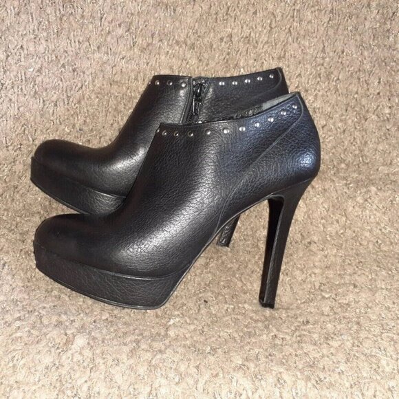 LA CANADIENNE-Black Leather w/Silver Studded Booties/Shooties-Sz 39-Near Mint - Picture 2 of 8